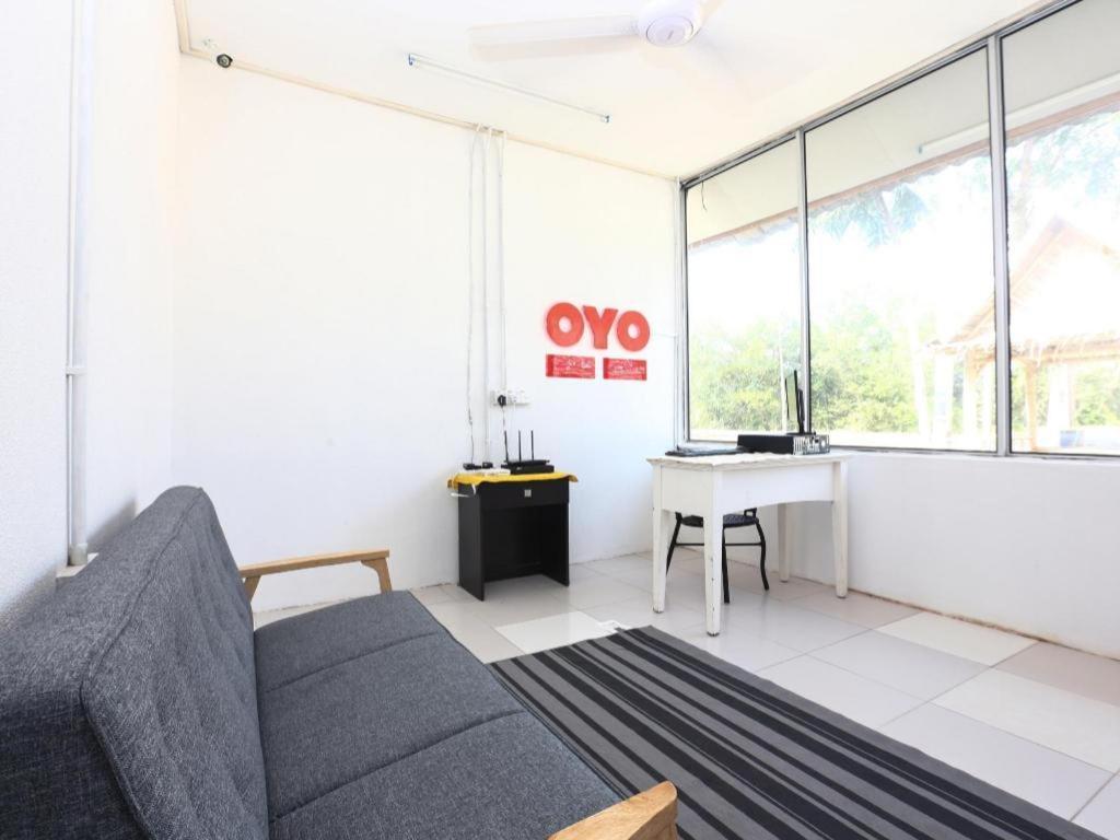 Oyo 89607 Aloha Chalet Kampung Raja Eksteriør bilde
