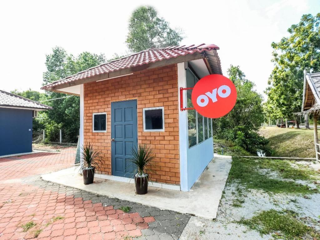 Oyo 89607 Aloha Chalet Kampung Raja Eksteriør bilde