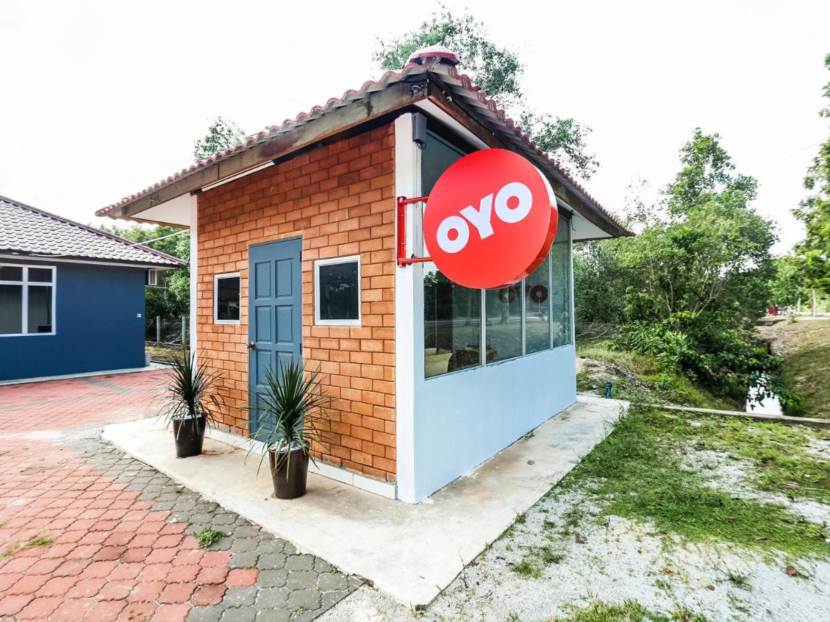 Oyo 89607 Aloha Chalet Kampung Raja Eksteriør bilde