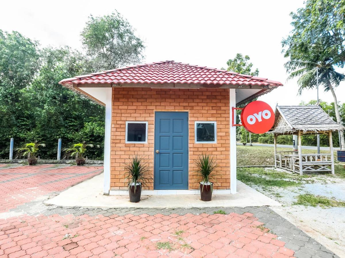 Oyo 89607 Aloha Chalet Kampung Raja Eksteriør bilde